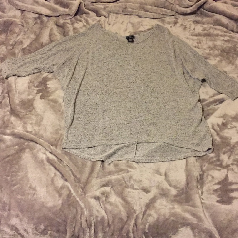 Mid sleeve shirt